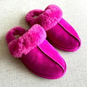 Size 6 US (37 EU) pink UGG slippers